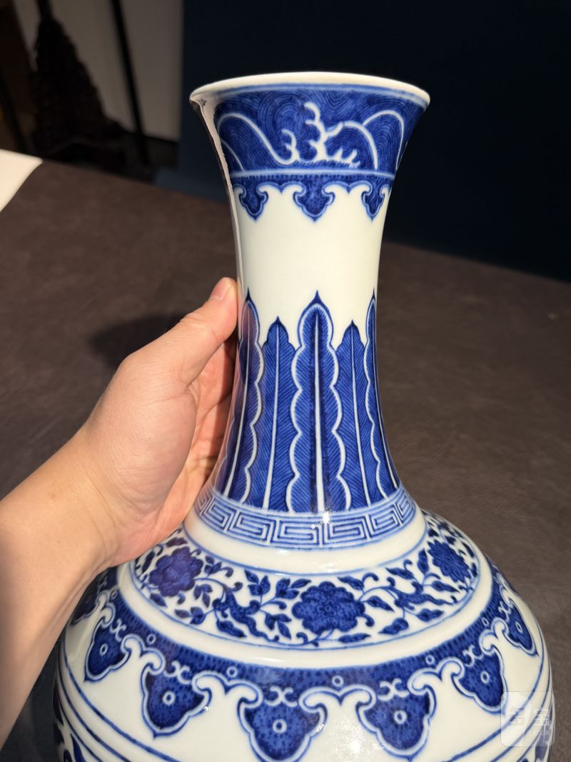 清光绪 青花缠枝莲纹赏瓶 - 图11